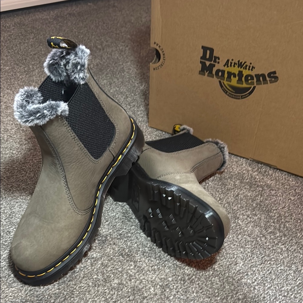 Dr. Martens Leonore Boots